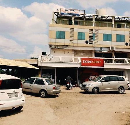 Hotel Yellow Lime Ahmedabad Exterior foto